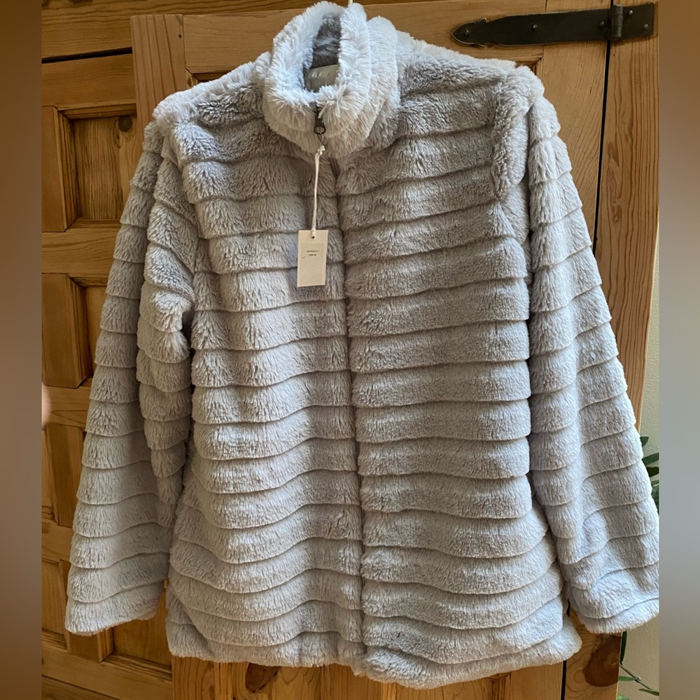 Kat Mcrae light Gray Faux Fur Jacket (medium) New with Tags